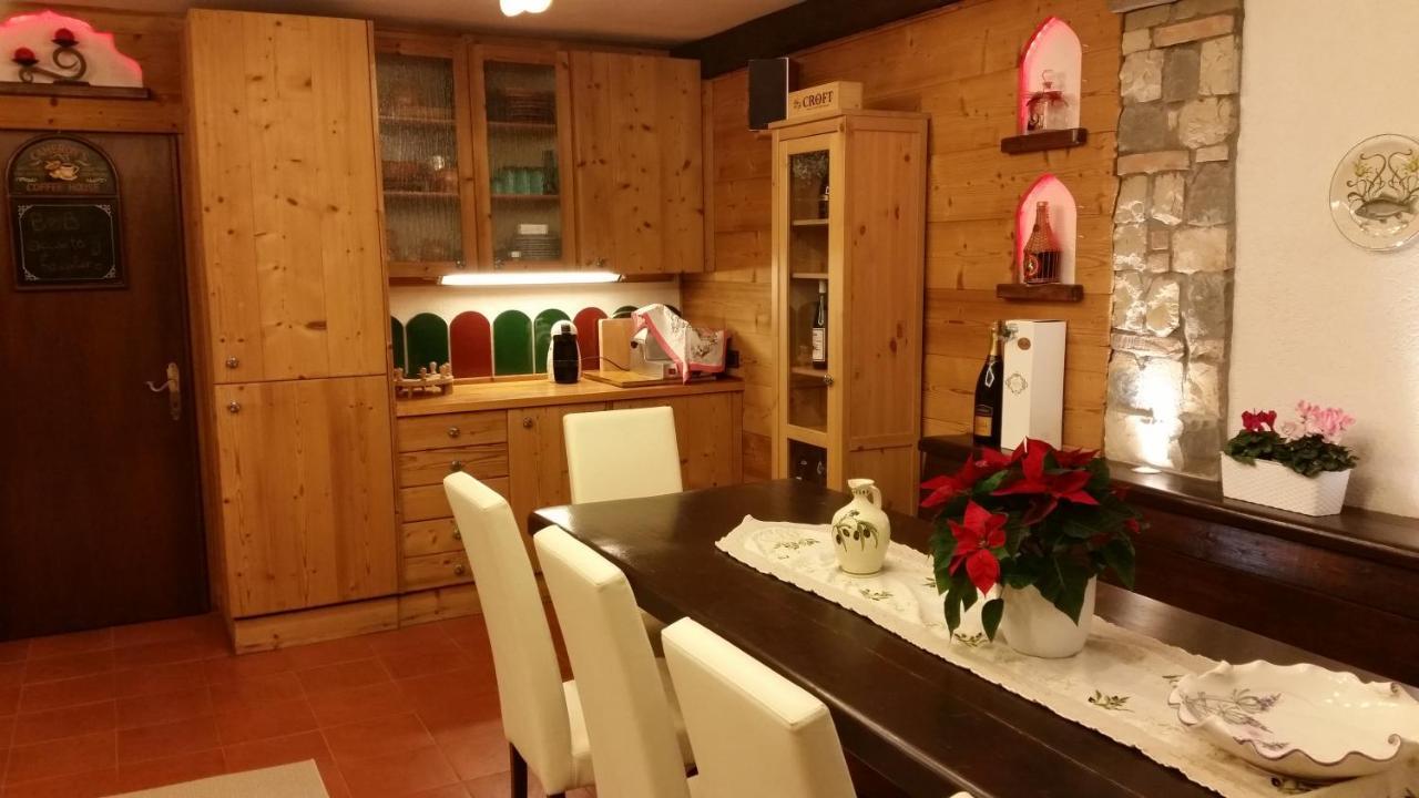 B&B Accanto Al Focolare 2 우디네 외부 사진